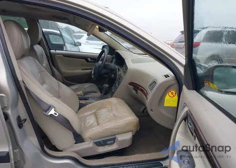 2002 Volvo V70 2.4T z USA, uszkodzony, nr VIN YV1SW58DX21185421